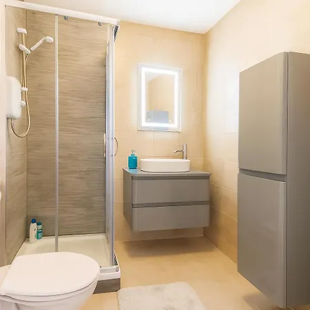 2 Bedroom Centre *